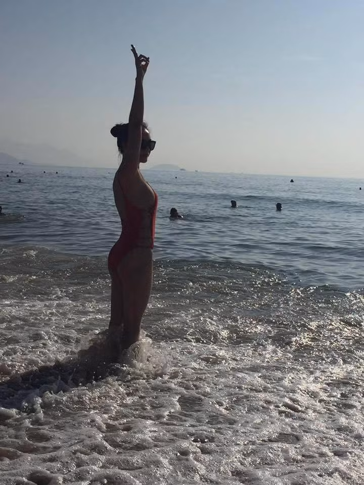 Mặc dù đã qua ngưỡng 40 và là mẹ của hai con lớn nhưng Hồng Diễm vẫn giữ được vóc dáng rất đẹp.