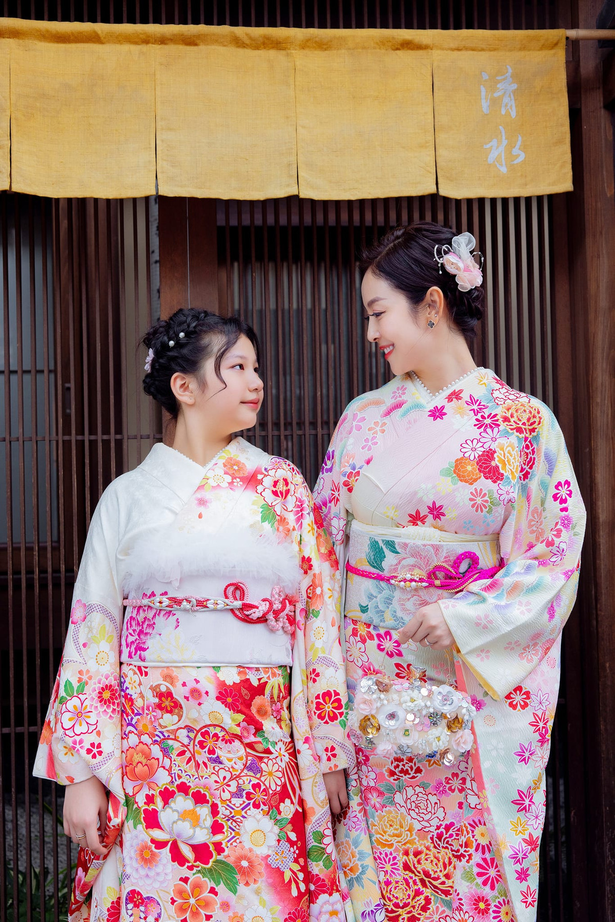 Càng lớn, nhóc tì lại càng giống bố nhưng vẫn giữ lại nhiều nét đẹp thừa hưởng từ mẹ hoa hậu. Ảnh: FB Jennifer Pham