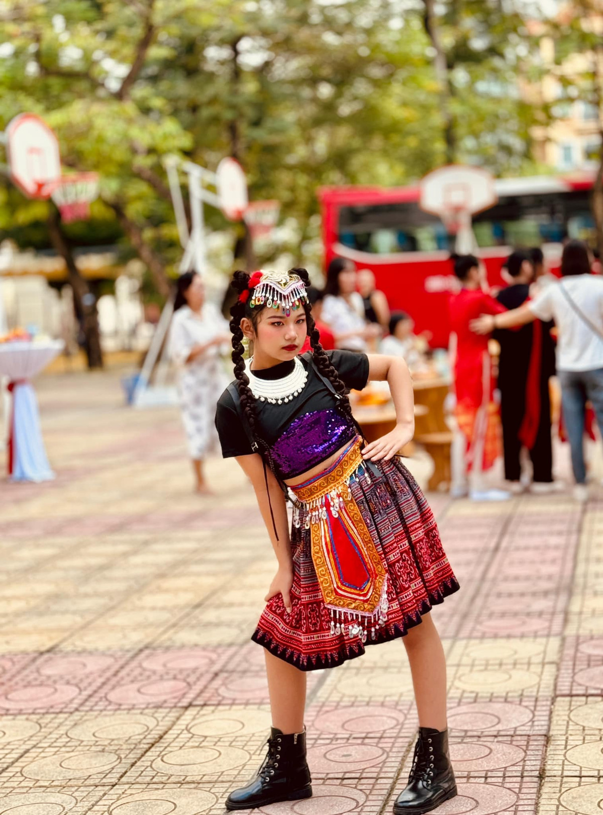 Với sự ủng hộ của gia đình và những thành công ban đầu, nhiều người tin rằng bé Na sẽ có một tương lai tươi sáng trong lĩnh vực nghệ thuật. Ảnh: FB Jennifer Pham