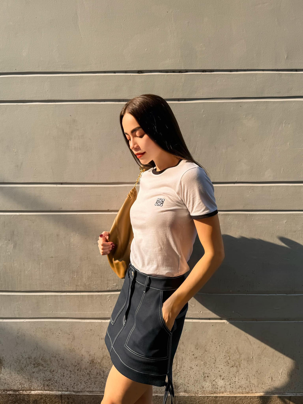 Ngay sau khi đăng tải, loạt ảnh của Hồ Ngọc Hà nhận được "cơn mưa" lời khen từ người hâm mộ. Ảnh: FBNV