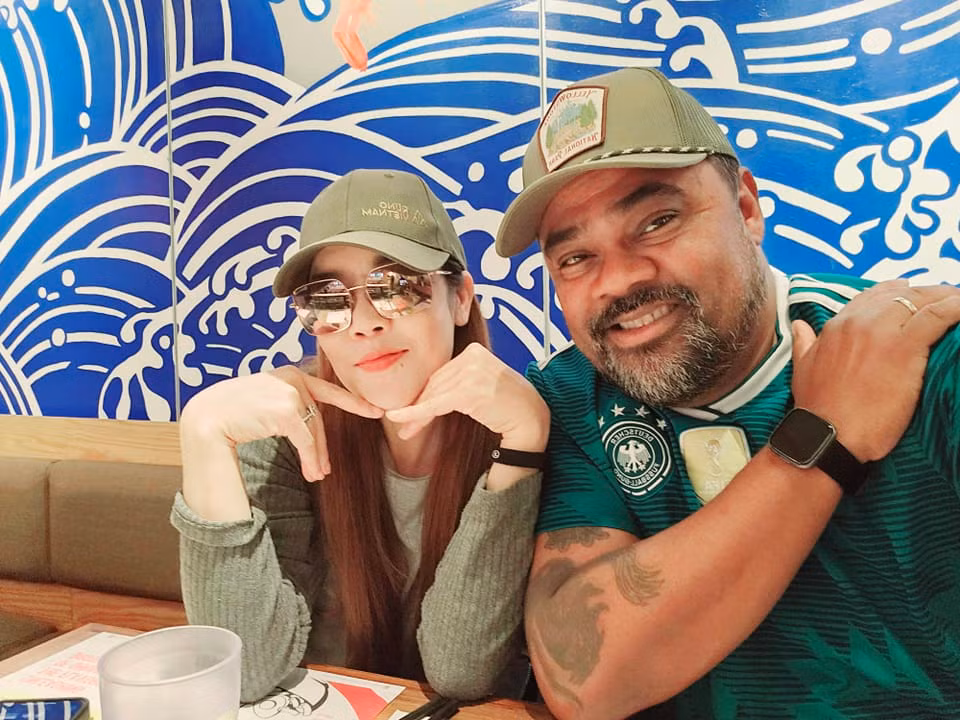 Sau nhiều năm chung sống, ca sĩ Thu Phương và Dũng Taylor có với nhau 2 người con chung. Bên cạnh đó, hai con riêng của giọng ca "Chưa bao giờ" cũng sống chung cùng một mái nhà với vợ chồng cô.