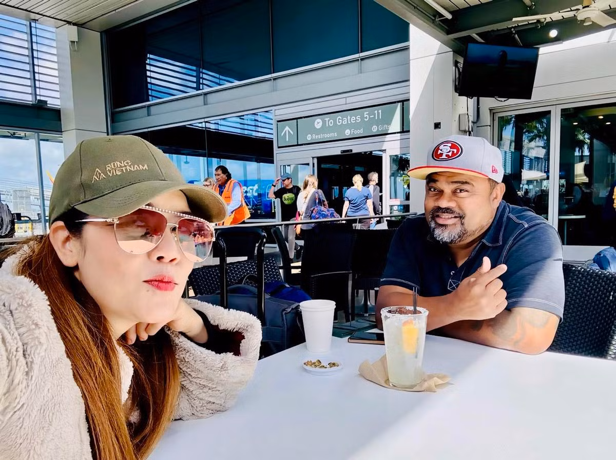 Được biết, cặp đôi đăng ký kết hôn ở Mỹ vào ngày 8/5/2023. Họ dự định tổ chức đám cưới vào tháng 12 năm đó nhưng đã dời hôn lễ sang năm 2024 vì nữ ca sĩ muốn dành nhiều thời gian cho cuộc thi Chị đẹp đạp gió rẽ sóng.