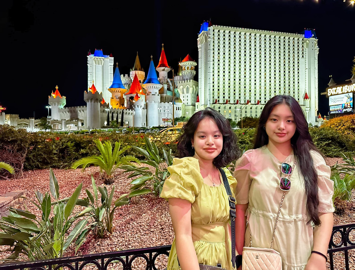 Cựu siêu mẫu Thúy Hạnh thường xuyên chia sẻ khoảnh khắc đời thường của chồng con. Ảnh: FBNV