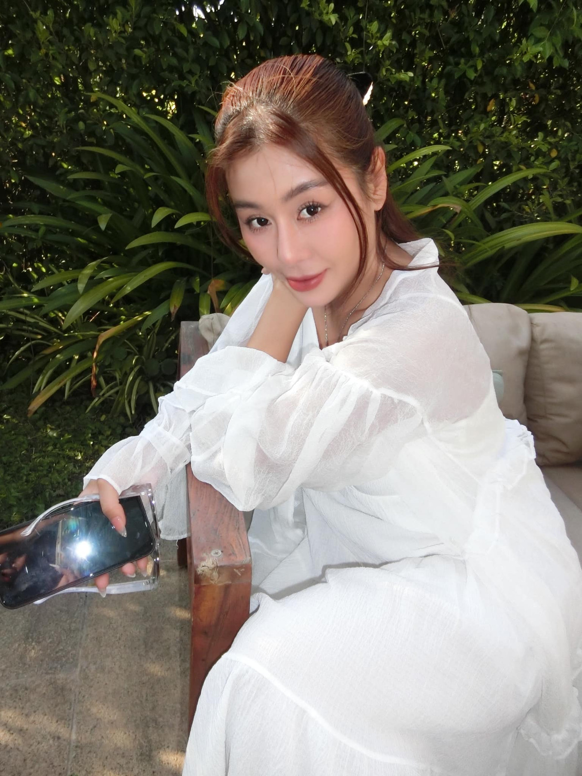 Phía Nam Thư khẳng định, nữ diễn viên không vay mượn tiền thông qua các trang mạng xã hội, không có những clip nhạy cảm, không sử dụng các ứng dụng hẹn hò.