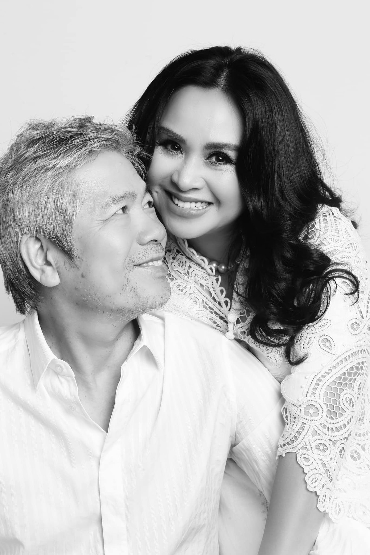 Thanh Lam hạnh phúc bên chồng bác sĩ. Ảnh: FB Doan Thanh Lam