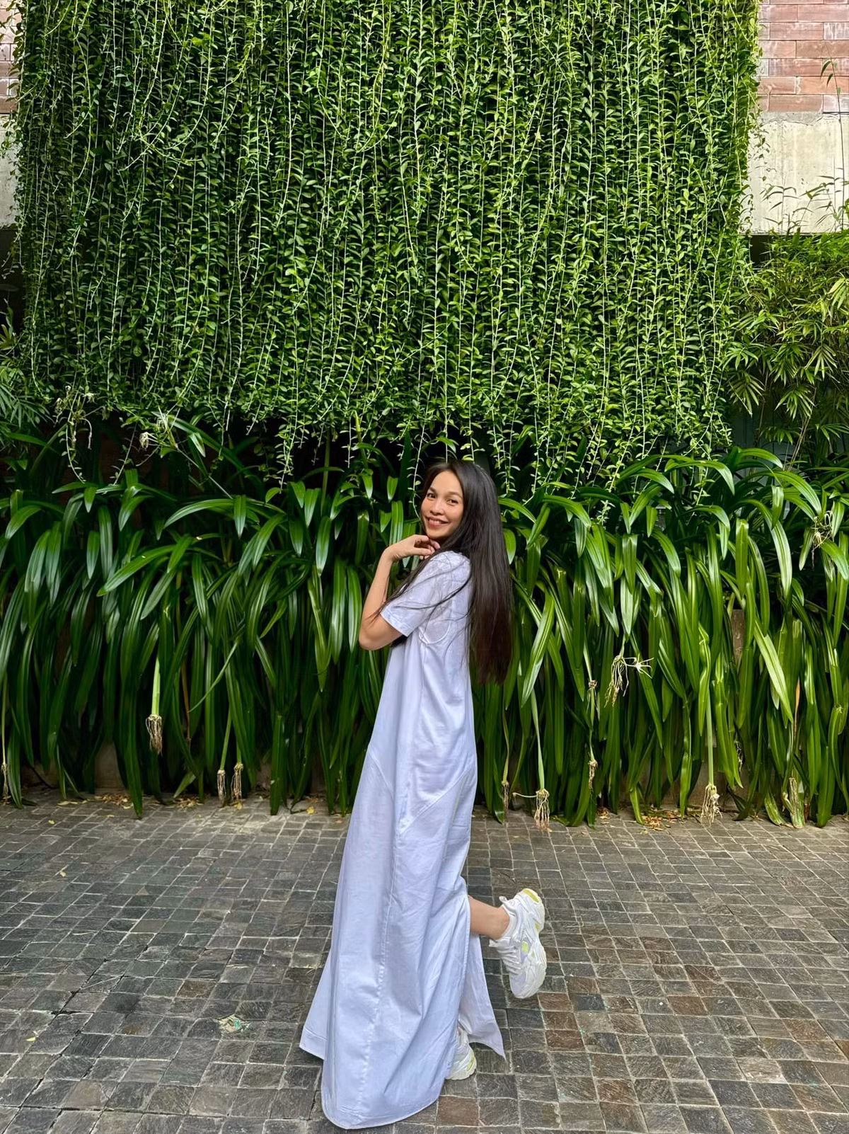 "Đi lang thang đăng hình lung tung", Hiền Thục chú thích ảnh. Ảnh: FB Hien Thuc