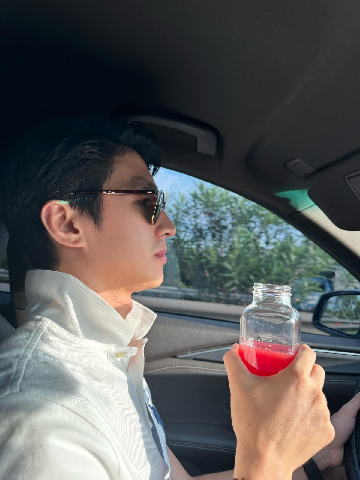 Bình An đăng status: "Xin chào chàng trai tháng 8". Ảnh: FB Nguyễn Bình An