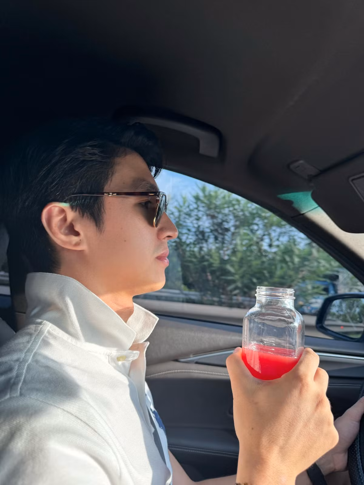 Bình An đăng status: "Xin chào chàng trai tháng 8". Ảnh: FB Nguyễn Bình An