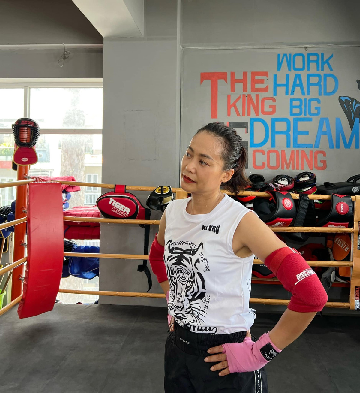 Cô thường xuyên tập thể dục, ăn uống lành mạnh. Nhờ vậy, Hồng Ánh vẫn giữ được vóc dáng thon gọn và làn da căng mịn. Ảnh: FB Phạm Thị Hồng Ánh