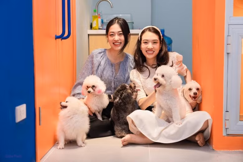 Được biết, chị gái Bùi Phương Nga sinh năm 1994, cô đã tốt nghiệp Đại học Ngoại thương và đang có công việc kinh doanh riêng.