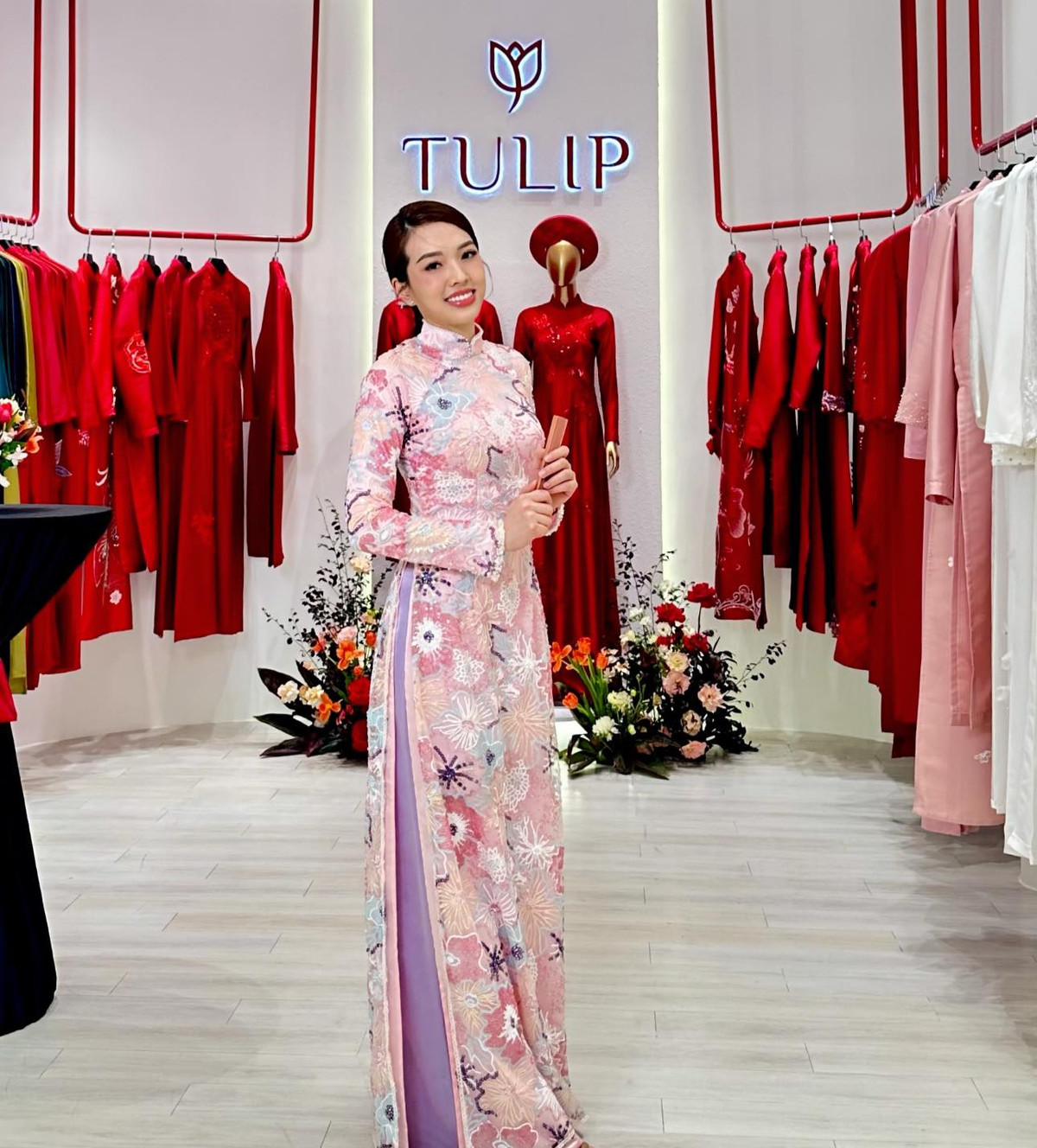 Mặc dù không hoạt động showbiz nhưng Bùi An Vy lại có mối quan hệ thân thiết với nhiều người nổi tiếng.