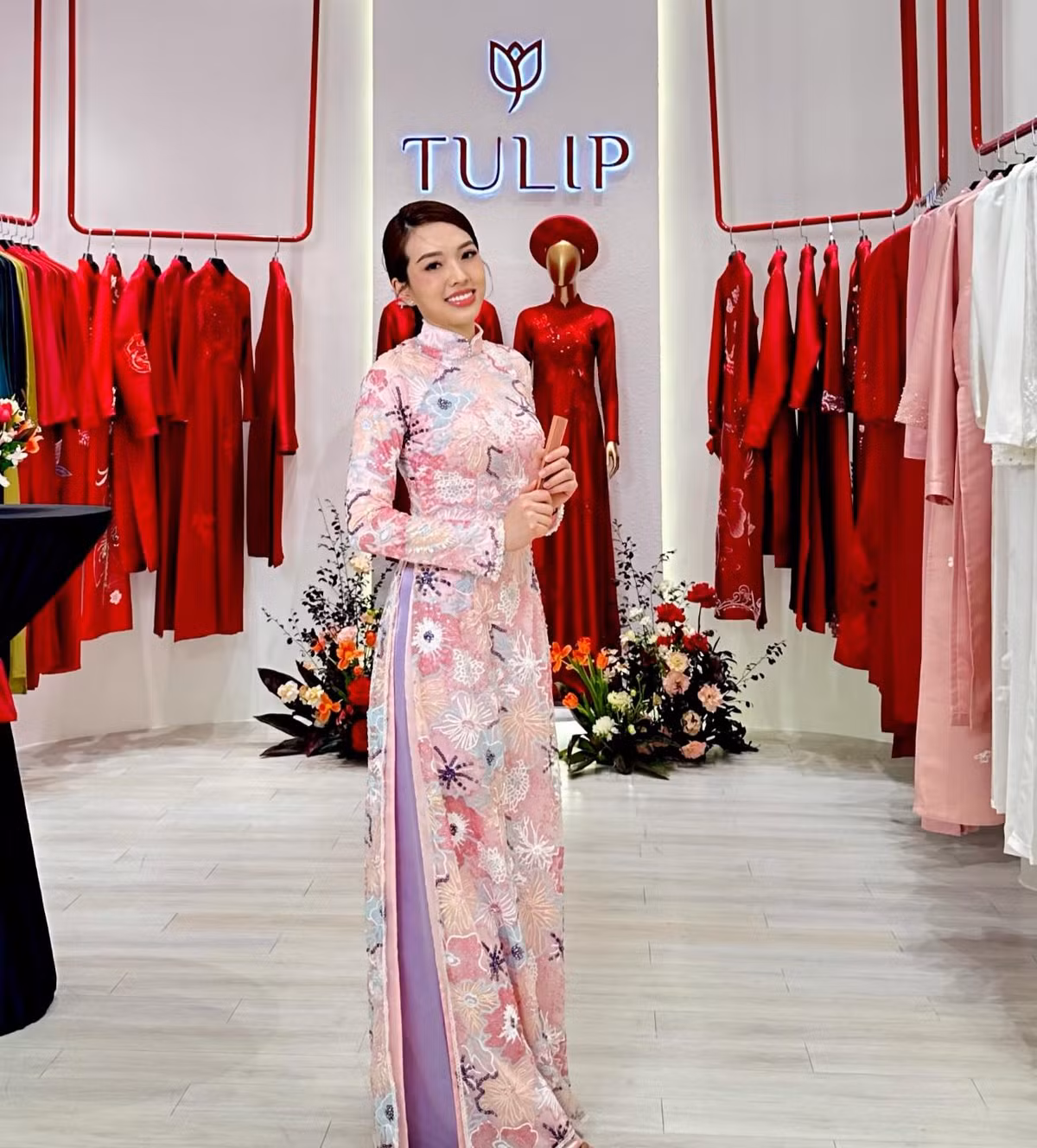 Mặc dù không hoạt động showbiz nhưng Bùi An Vy lại có mối quan hệ thân thiết với nhiều người nổi tiếng.