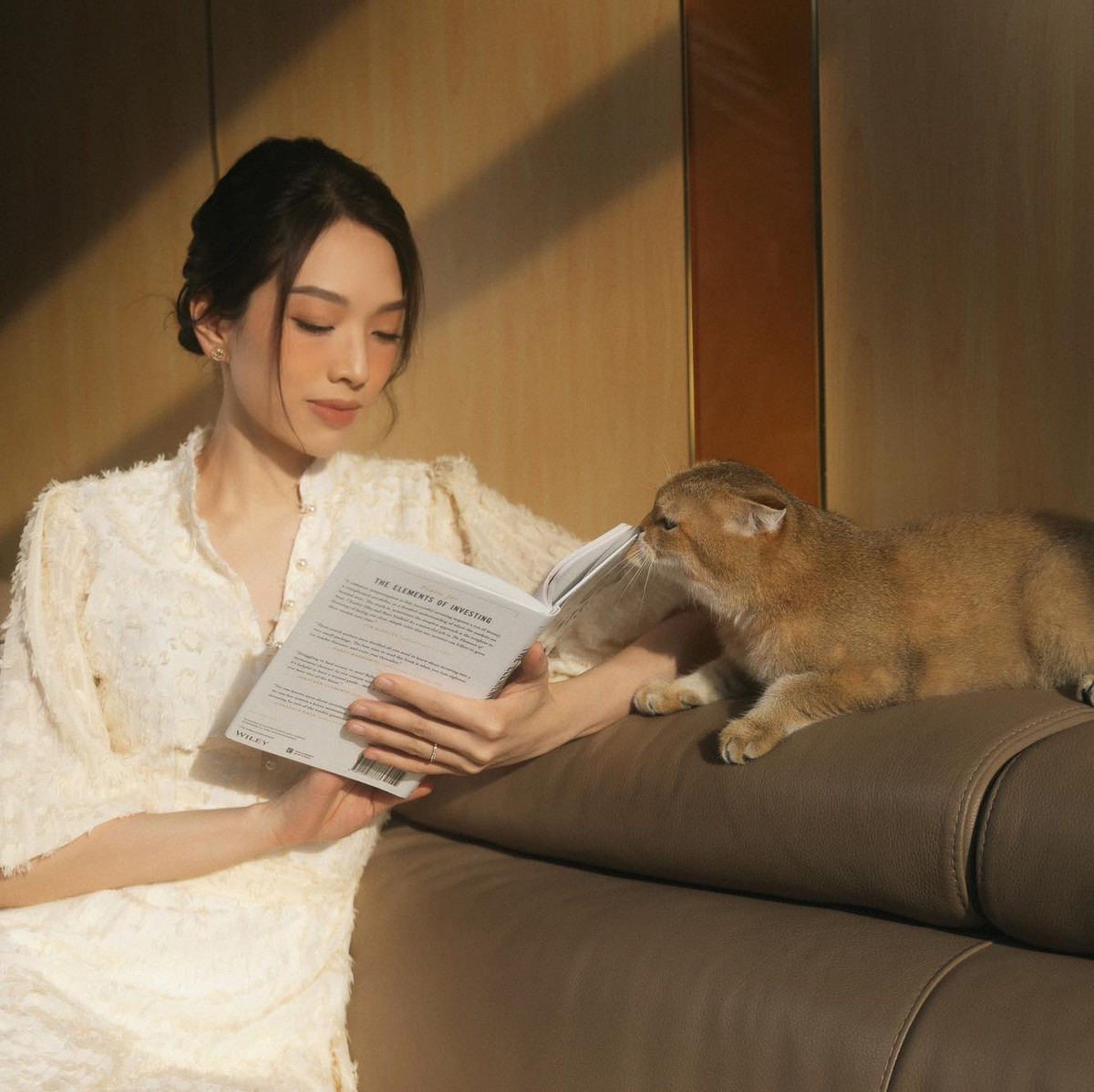 Không chỉ xinh đẹp, An Vy còn sở hữu gu thời trang tinh tế và đẳng cấp. Cô thường xuyên diện những bộ cánh sang trọng, thanh lịch, tôn lên vóc dáng hoàn hảo của mình.