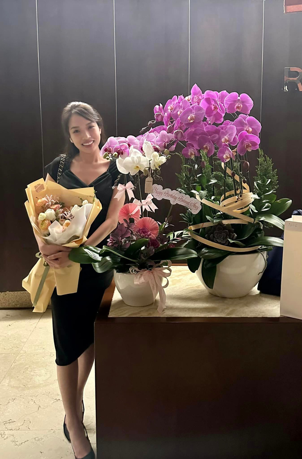 Mỗi lần xuất hiện tại các sự kiện, chị gái Á hậu Bùi Phương Nga luôn nhận được cơn mưa lời khen khi sở hữu nhan sắc xinh đẹp cùng vóc dáng cao ráo 1m70 chẳng kém cạnh em gái nổi tiếng.