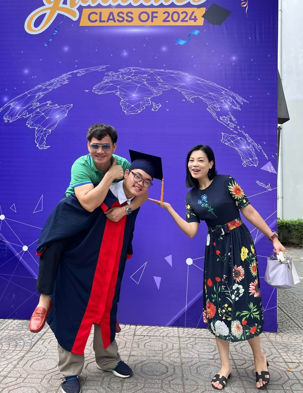 NSND Xuân Bắc và vợ dự lễ trưởng thành của con trai thứ hai - Bi Béo.