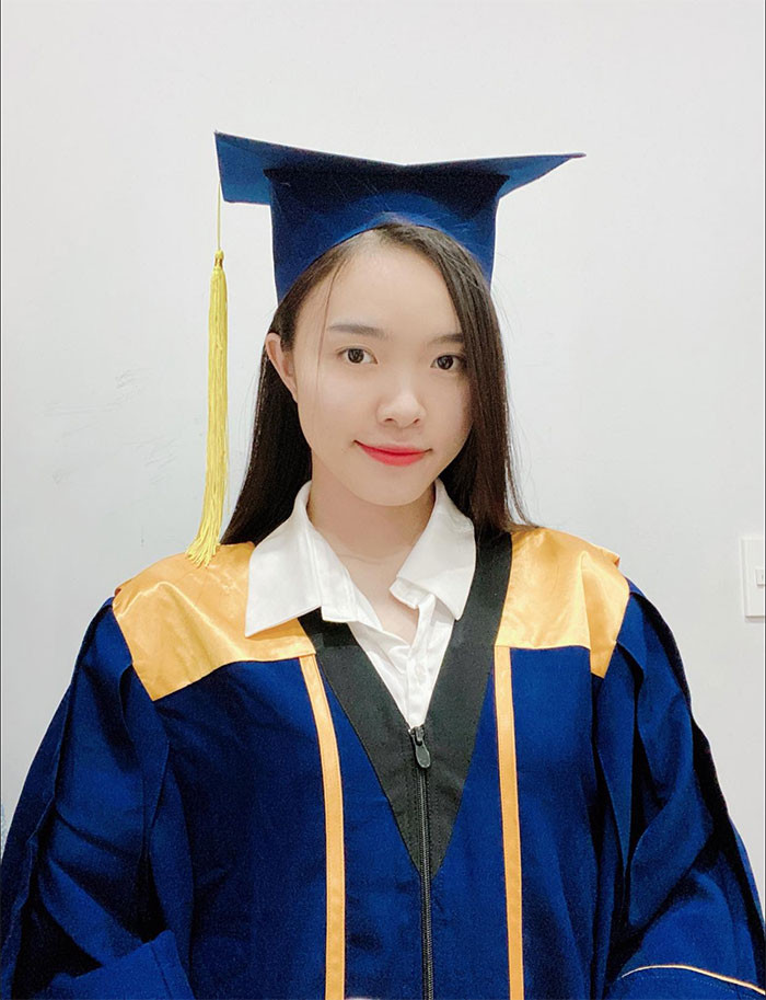 Cô tốt nghiệp cử nhân Quản trị Dịch vụ Du lịch và Lữ hành tại Đại học Hoa Sen. (Ảnh: FB Lê Phan Hạnh Nguyên)