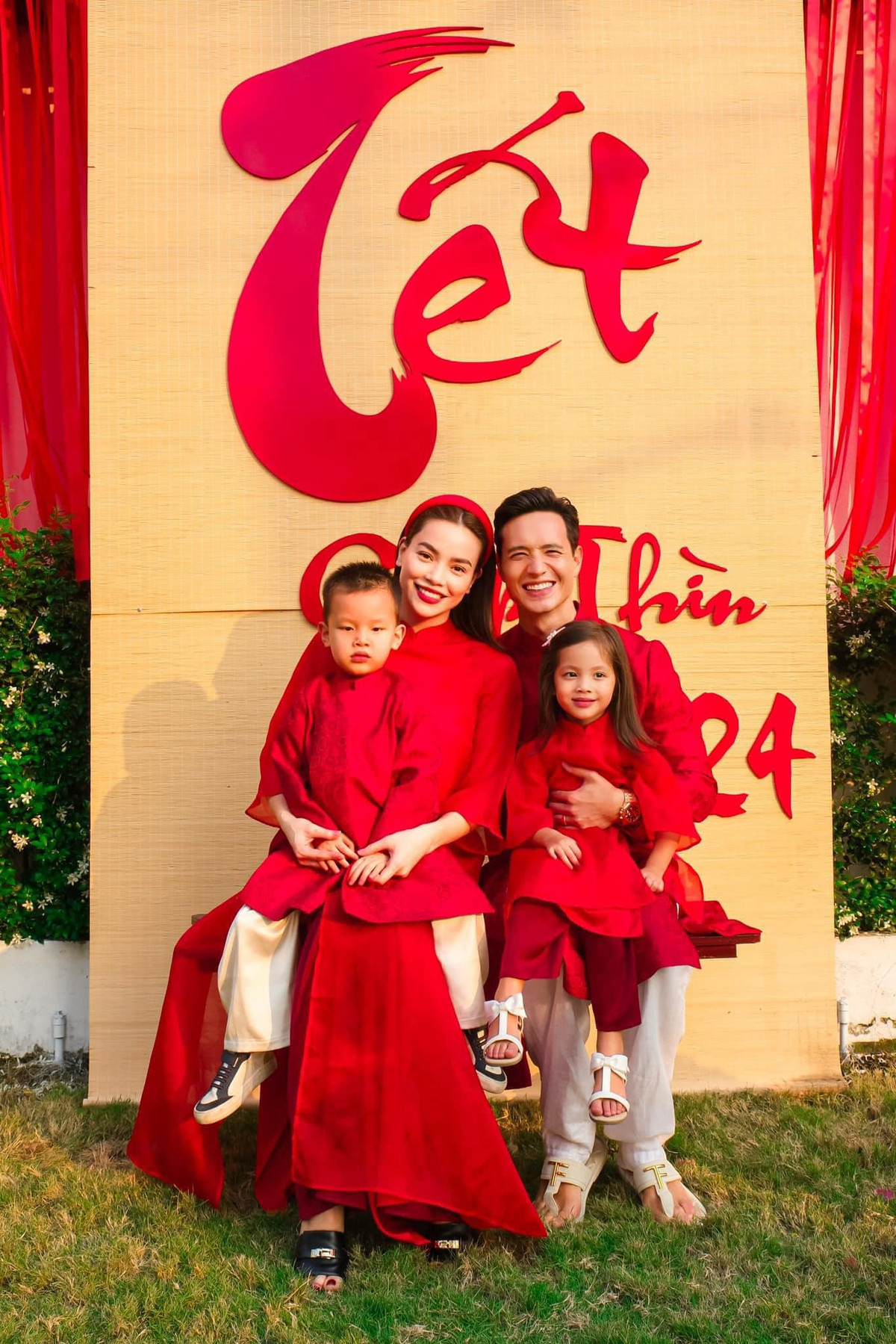 Bên cạnh đó, Hồ Ngọc Hà cũng rất khéo léo trong việc lựa chọn trang phục phù hợp với từng dịp. Ảnh: FB Ho Ngoc Ha