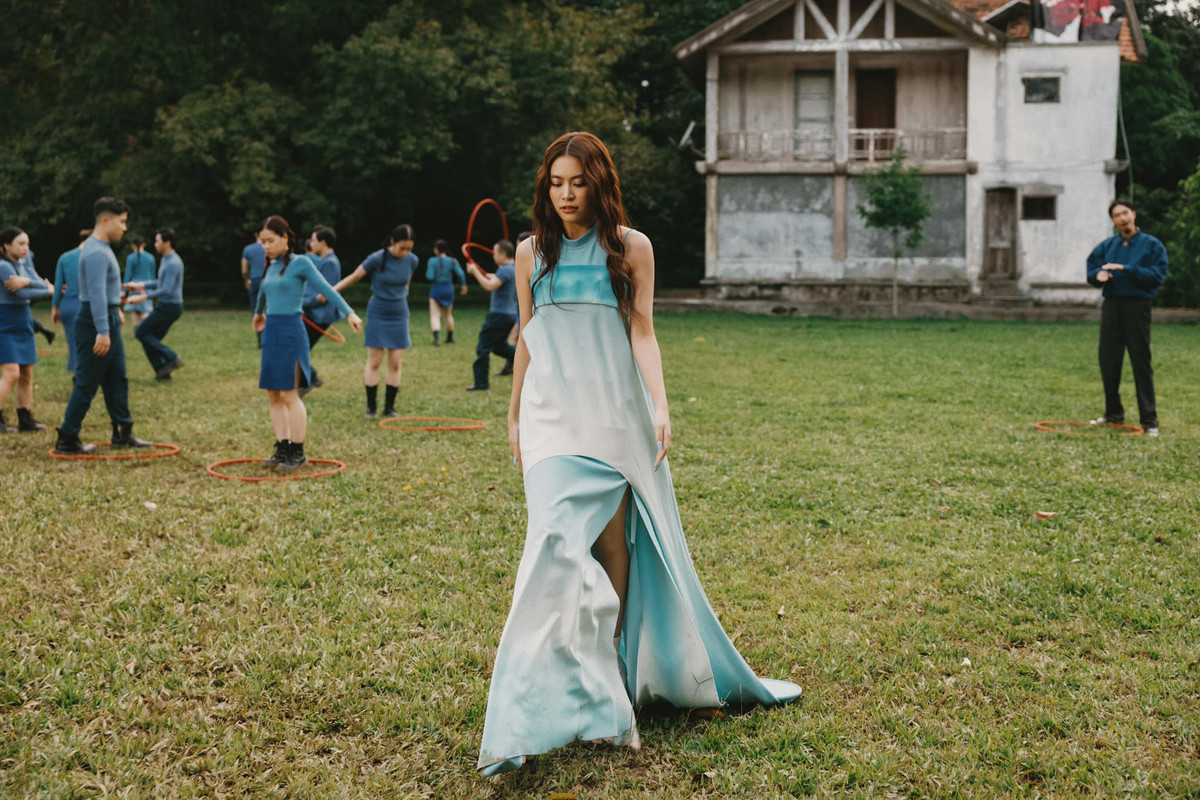 Trên trang cá nhân, trước khi đăng video thông báo phát hành album, Hoàng Thùy Linh gần như không cập nhật hình ảnh mới, số lượng bài đăng cũng thưa thớt. Ảnh: FB Hoàng Thuỳ Linh