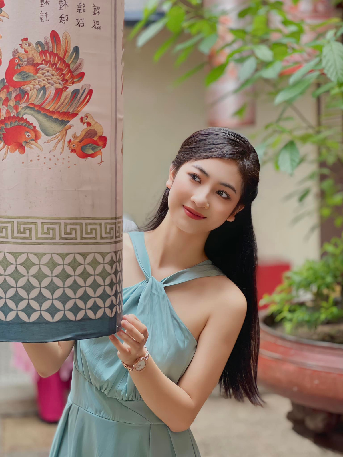 Bên cạnh lợi thế nhan sắc, để được khán giả đón nhận nhiều hơn, một tân binh như Linh Chi cần tích lũy, trau dồi thêm nhiều kinh nghiệm để cải thiện kỹ năng diễn xuất của mình.