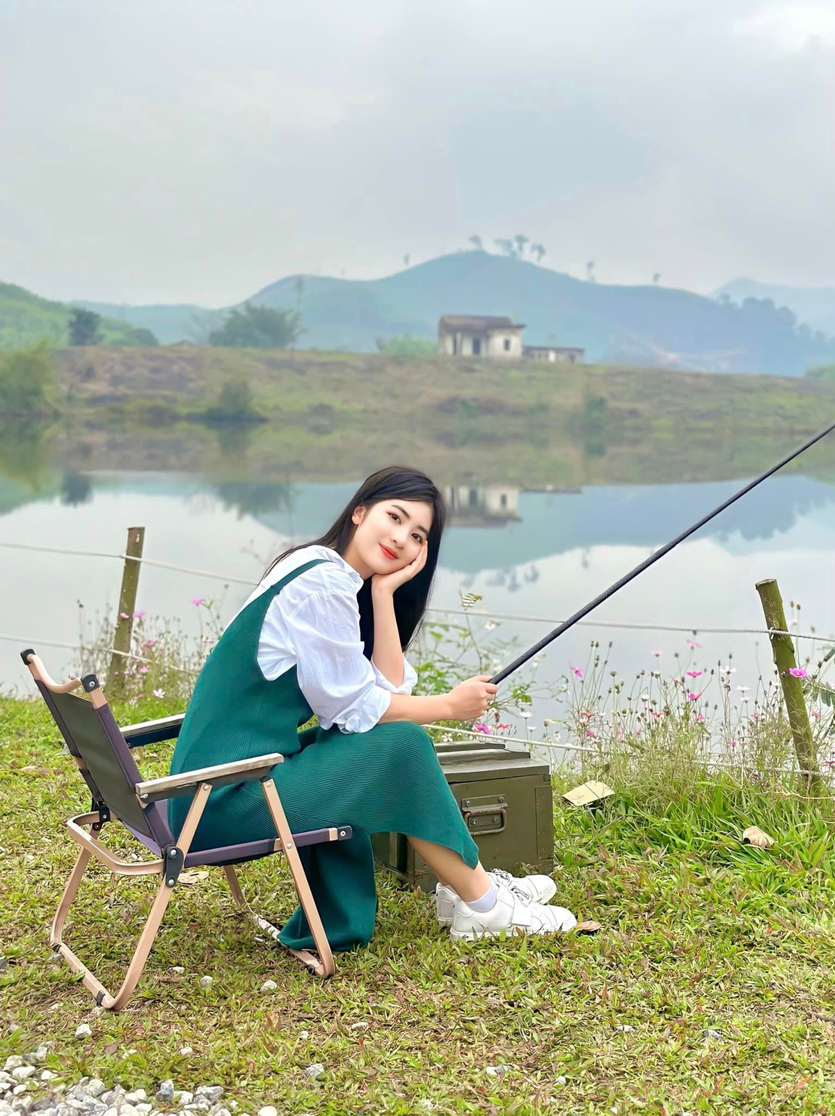 Hiện tại, với vẻ ngoài xinh đẹp, nữ diễn viên Linh Chi nhận được nhiều lời mời đóng TVC quảng cáo hoặc chụp mẫu ảnh.