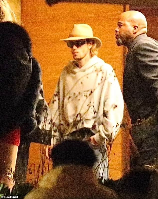 Đây là lần đầu tiên nam ca sĩ 30 tuổi xuất hiện sau khi liên quan tới ồn ào scandal của rapper Diddy. (Ảnh: Backgrid)