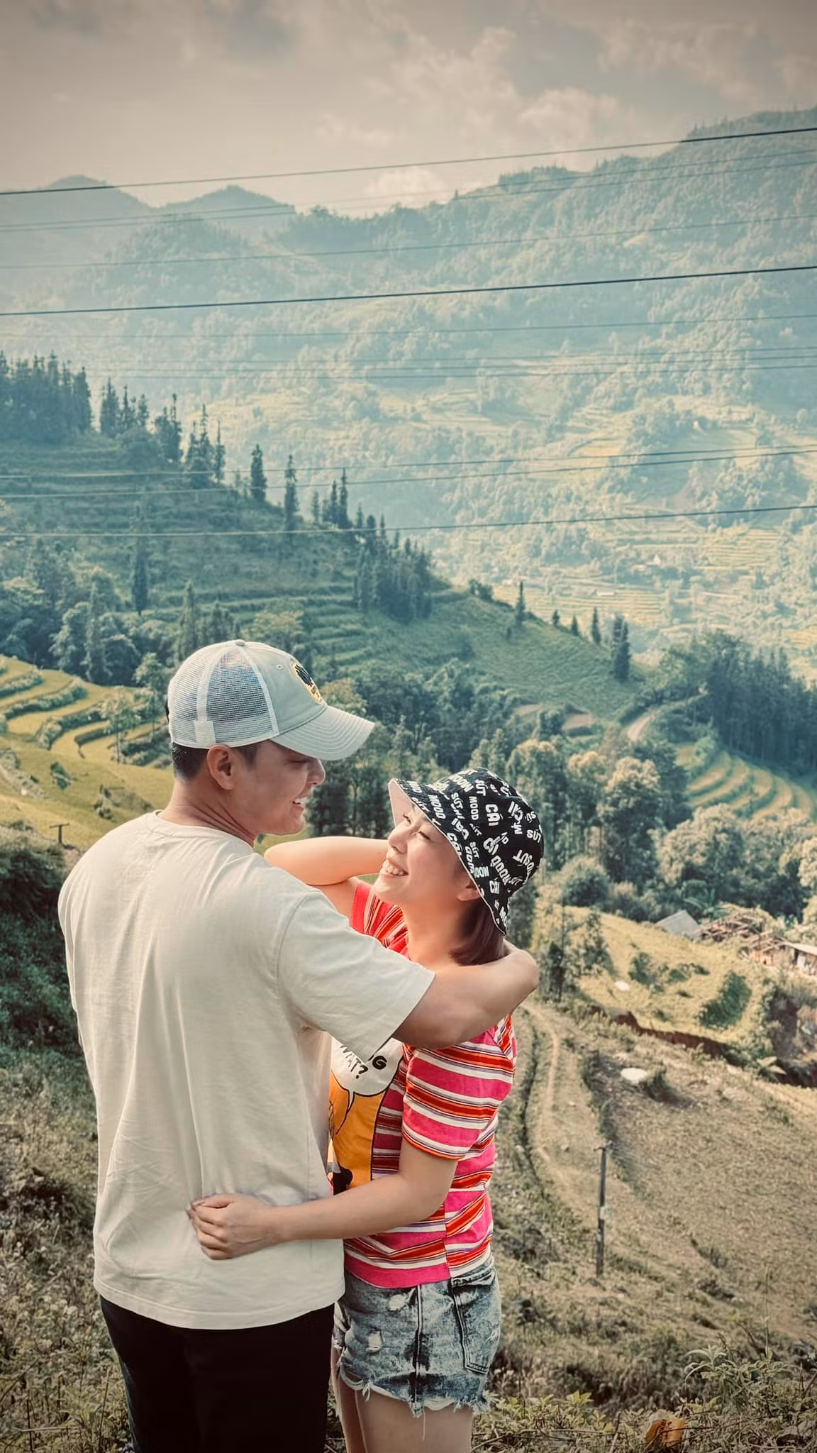 Vợ chồng Hồng Đăng đã về nhà an toàn sau khi đi cứu trợ cho bà con vùng lũ: "Kết thúc hành trình gần 1300km cho 3 ngày chạy xe đồng hành cùng anh em PVC đi hỗ trợ". Ảnh: FB Lê Hồng Đăng