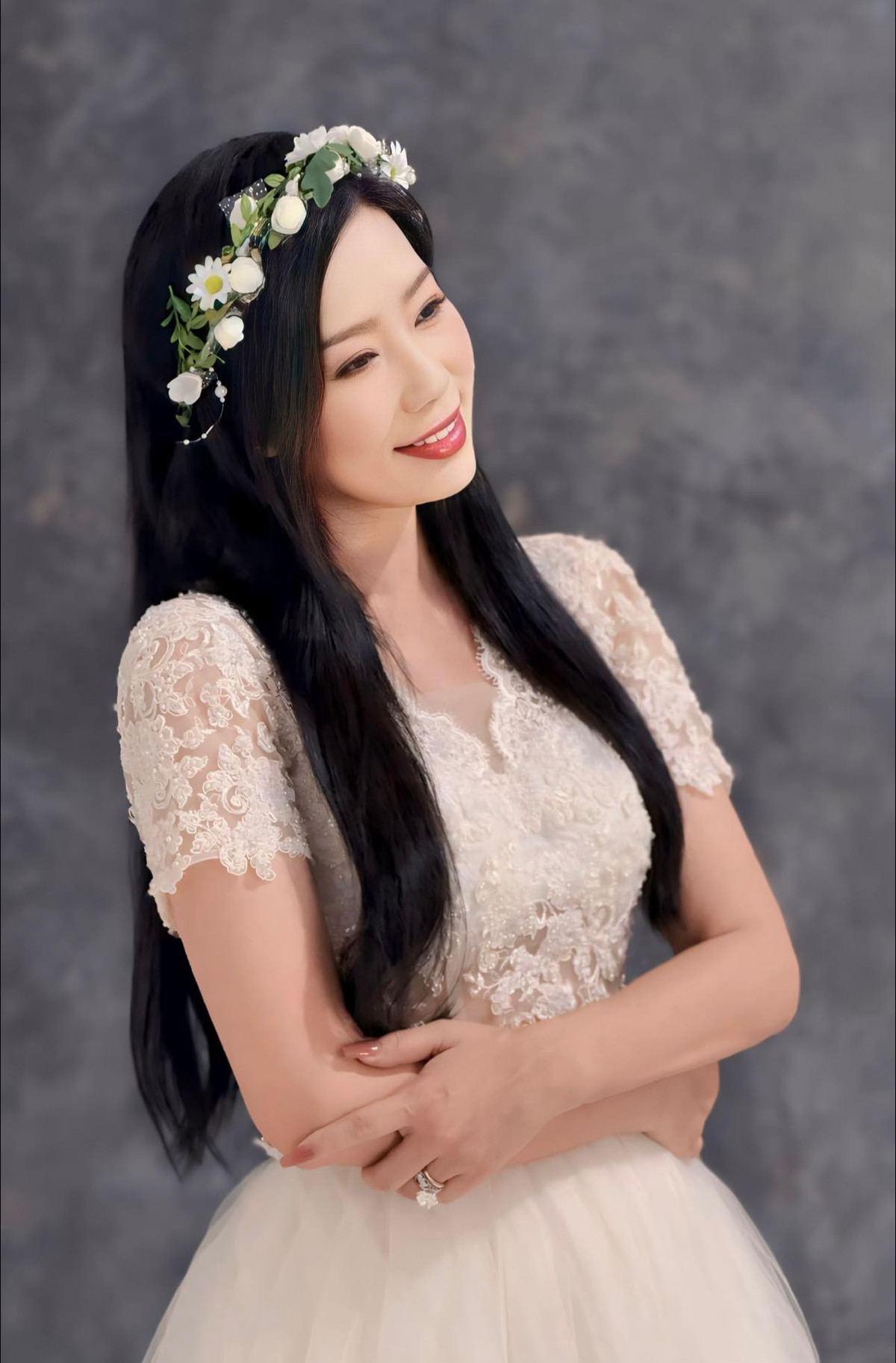 NSND Trịnh Kim Chi diện váy đẹp như nàng thơ. Ảnh: FB Trịnh Kim Chi