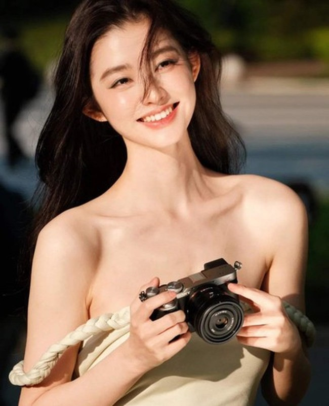 Hình ảnh của Ying Ning nhanh chóng được chia sẻ rộng rãi trên các nền tảng mạng xã hội. Ảnh: IG yingning