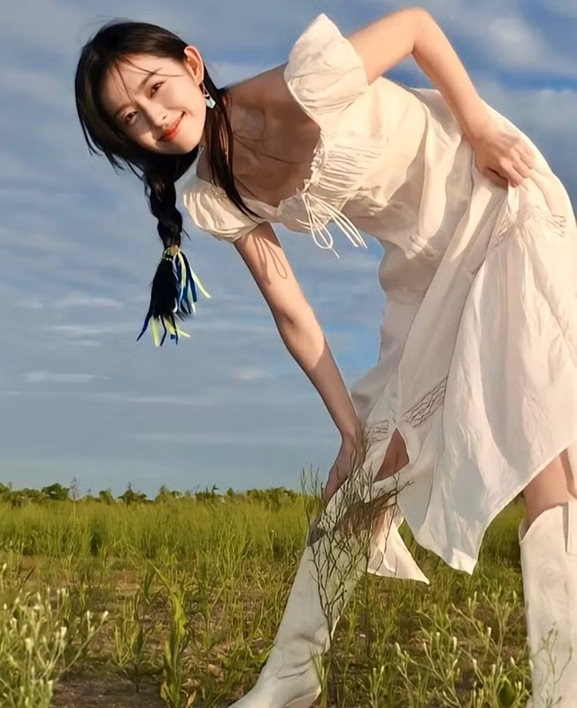 Sở hữu gương mặt xinh đẹp, làn da trắng sứ cùng vóc dáng cân đối, cô nàng nhanh chóng thu hút sự quan tâm của cộng đồng mạng. Ảnh: IG yingning