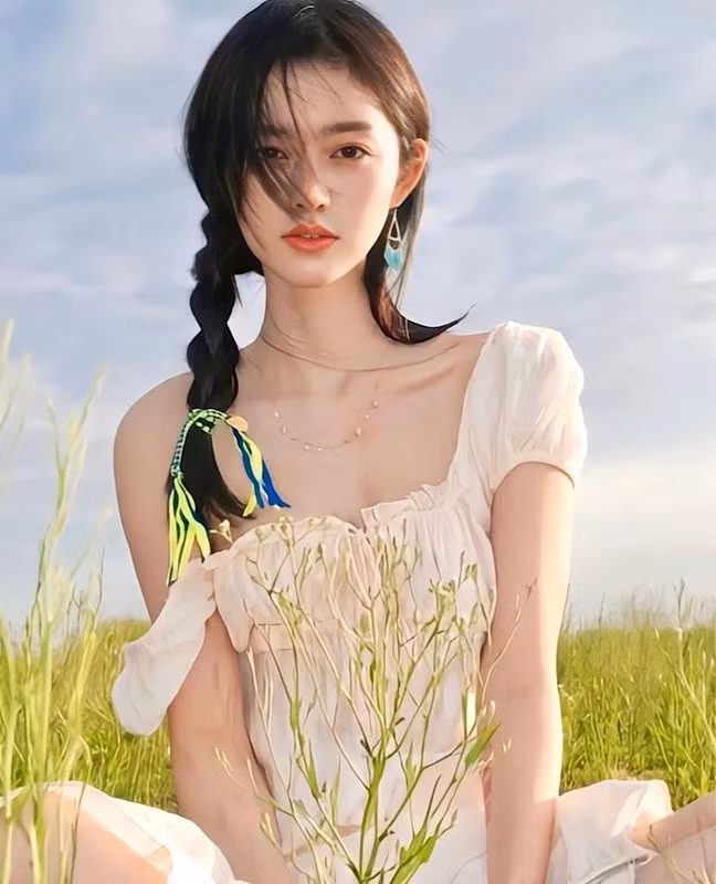 Bộ ảnh tắm suối của hot girl Ying Ning nhanh chóng gây sốt, từ đó tên tuổi của cô được biết đến nhiều hơn. Ảnh: IG yingning