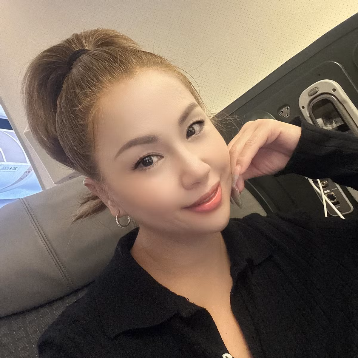 Dù 2 vợ chồng xa nhau, ông xã vẫn luôn hỏi han, quan tâm và động viên nữ ca sĩ cố gắng cống hiến trong chương trình truyền hình thực tế. Ảnh: FB Minh Tuyet