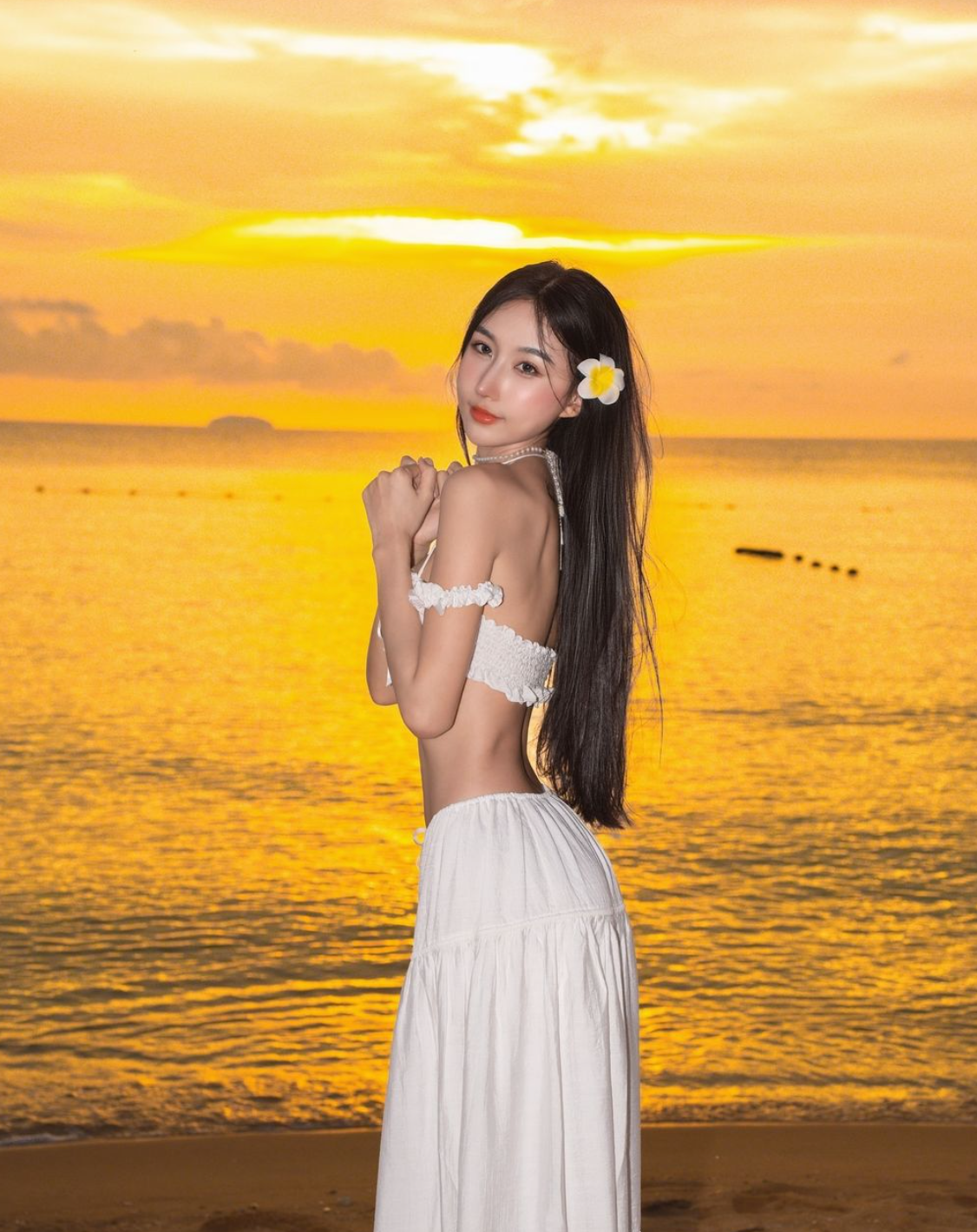 Cô gái này từng được mệnh danh là "hot girl học đường" nhờ những bức ảnh chụp lén thời còn ngồi trên ghế nhà trường.