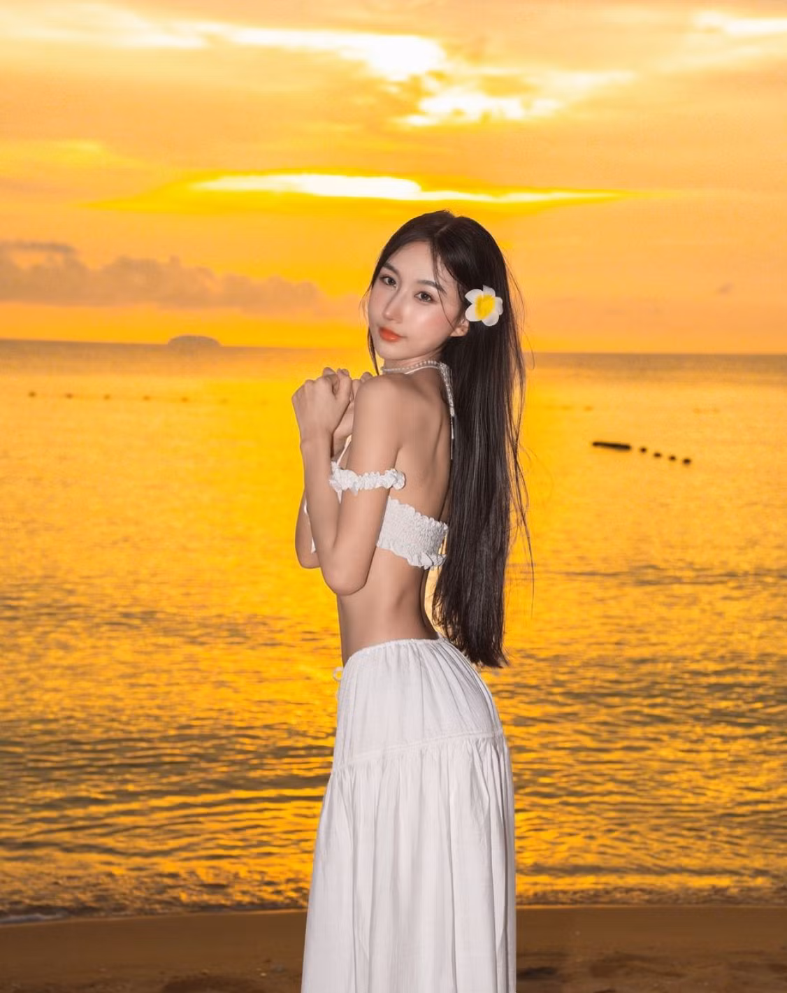 Cô gái này từng được mệnh danh là "hot girl học đường" nhờ những bức ảnh chụp lén thời còn ngồi trên ghế nhà trường.