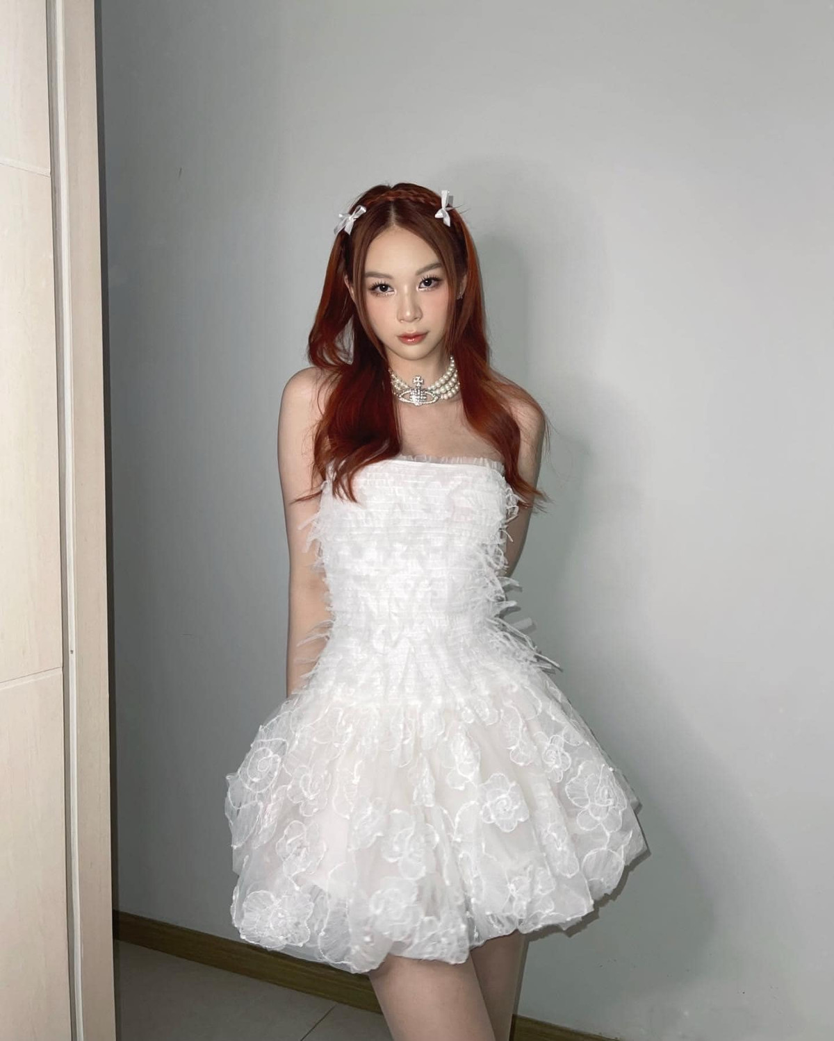 Cô được công chúng khen ngợi có thân hình như "búp bê sống' với tỷ lệ vàng.