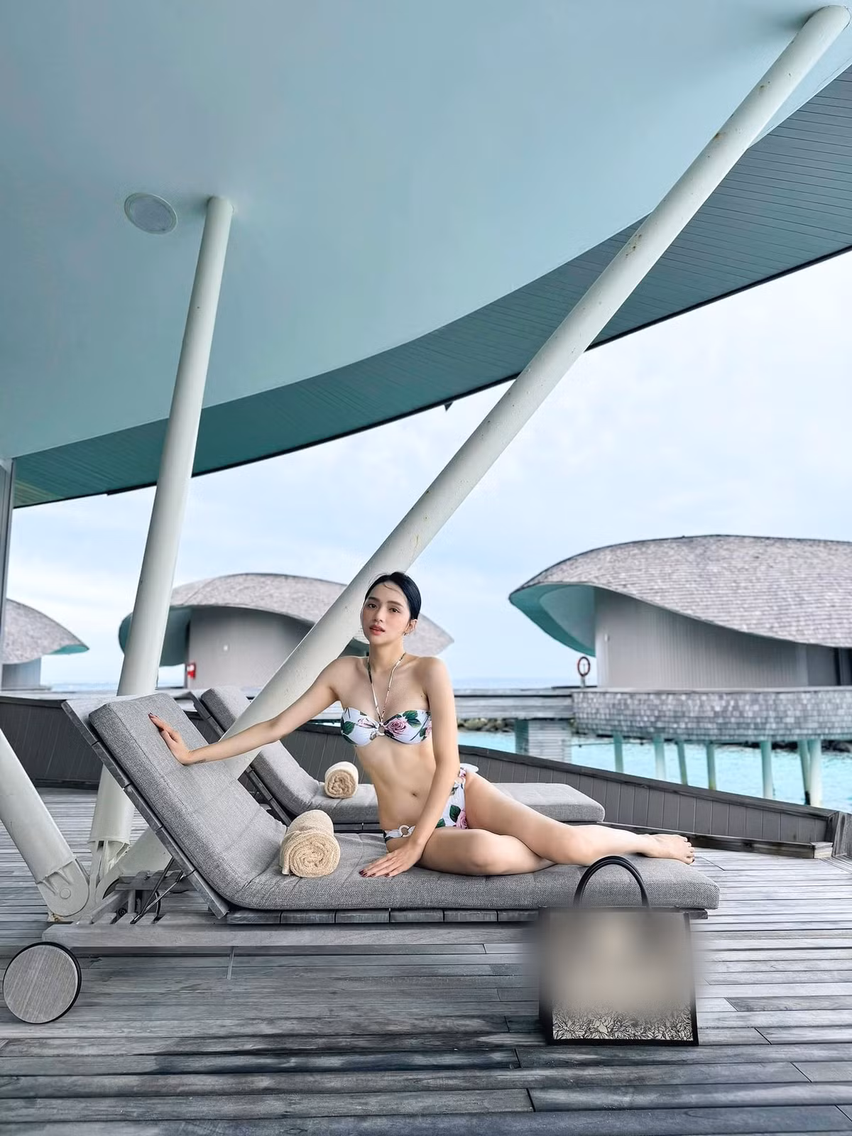 Sau 6 năm đăng quang, bên cạnh sự nghiệp thành công, nhan sắc Hương Giang ngày càng thăng hạng rõ rệt.