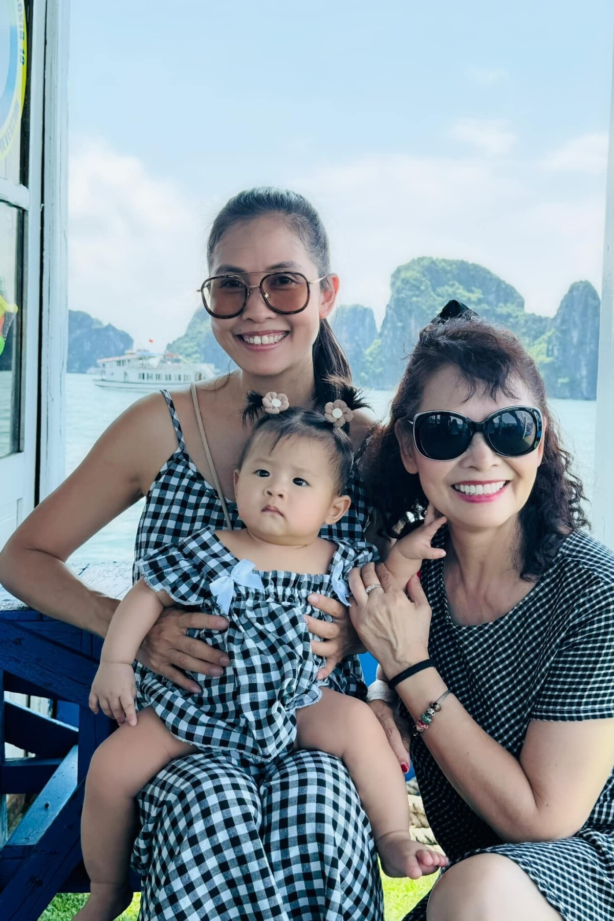 Bà tìm niềm vui trong việc nuôi cún cưng, làm bánh và tham gia các hoạt động thể thao. Ảnh: Phụ nữ và Pháp Luật