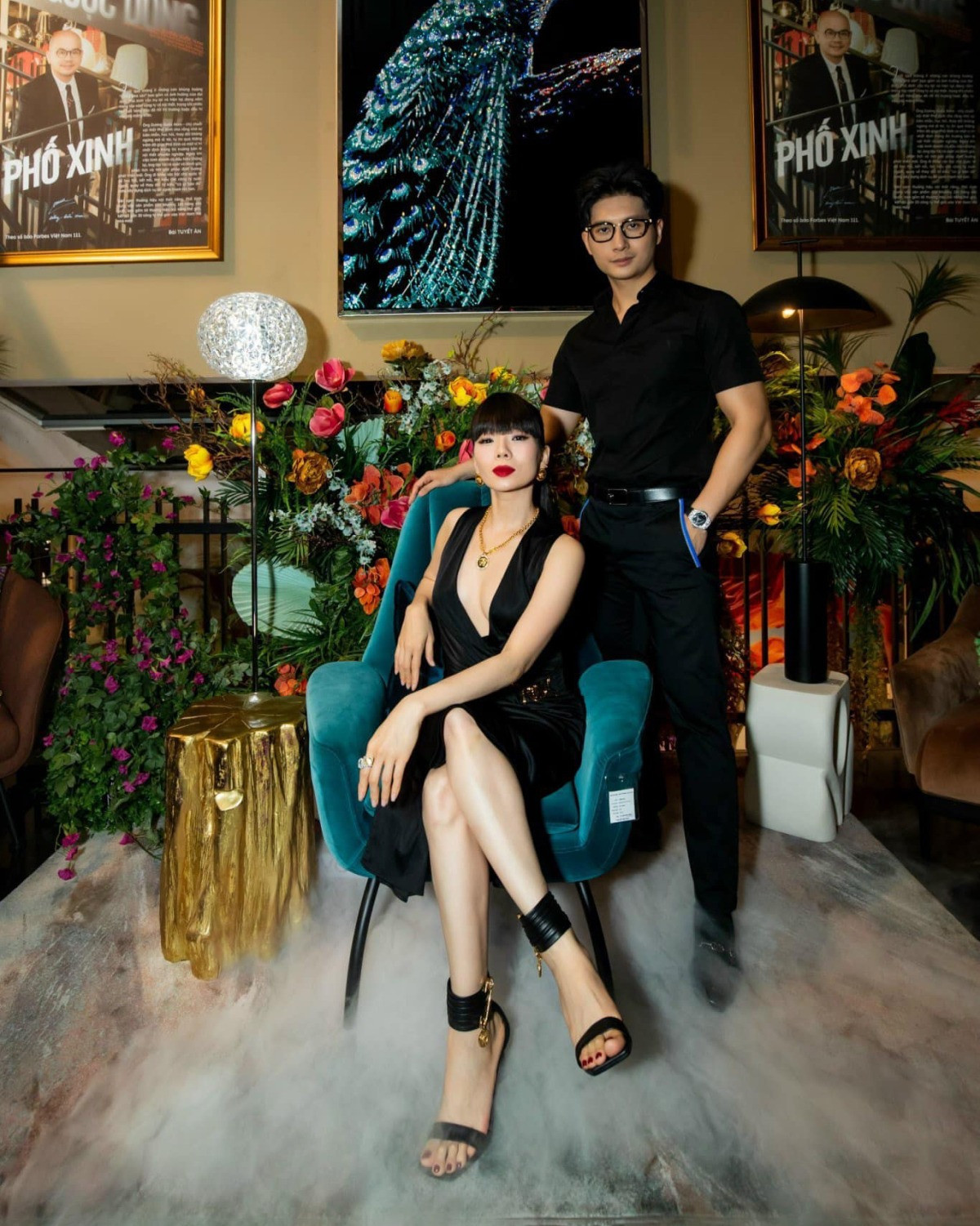 Ca sĩ Lệ Quyên khác lạ khi tham dự sự kiện cùng Lâm Bảo Châu.