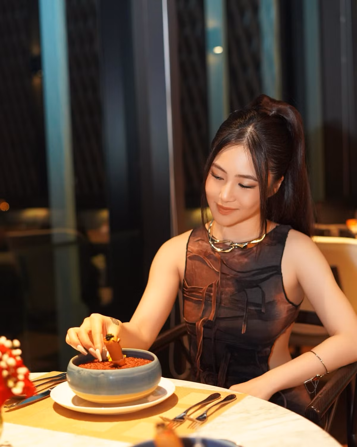 Màn "lột xác" này của nữ ca sĩ nhận ý kiến trái chiều từ người hâm mộ vì khác biệt hoàn toàn so với style của cô trước đây.