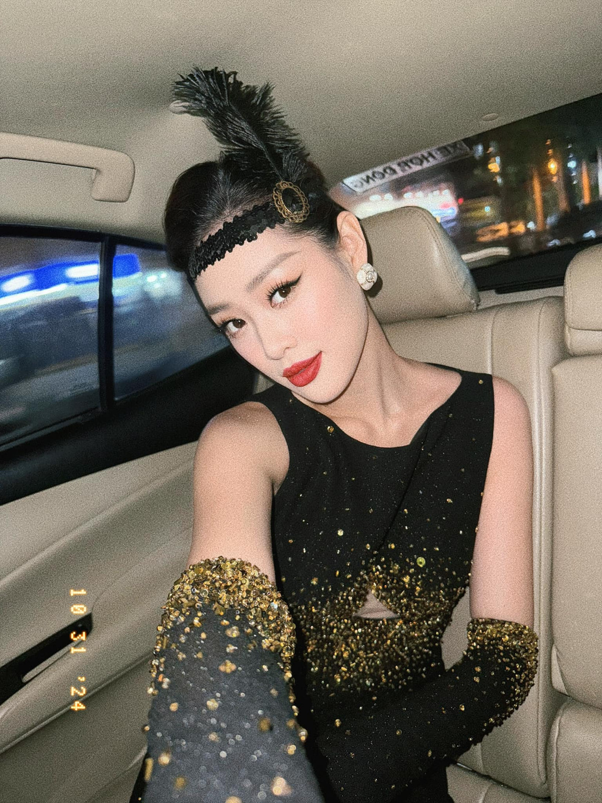 Hoa hậu Khánh Vân hoá quý cô, khoe nhan sắc quyến rũ. Ảnh: FB Nguyễn Trần Khánh Vân