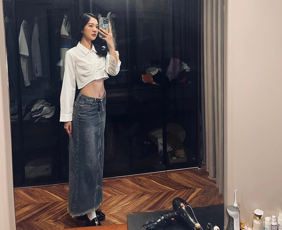 Bên cạnh đó, làn da trắng mịn không tì vết cùng thần thái tự tin, rạng rỡ của Tuệ Như cũng khiến dân tình không khỏi xuýt xoa.