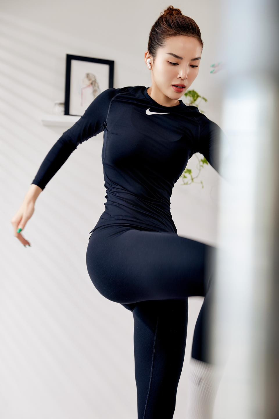 Từ hình ảnh hoa hậu trong sáng, nhẹ nhàng, cô dần lột xác trở nên cá tính, quyến rũ và không ngại thử nghiệm những phong cách mới mẻ.