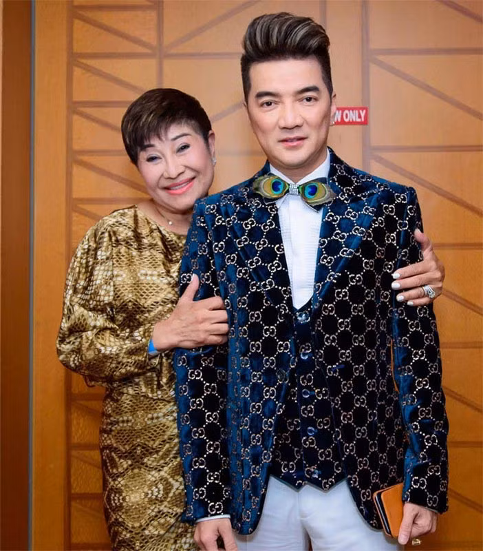 Sau ly hon, Dam Vinh Hung va vo cu dai gia gio ra sao?