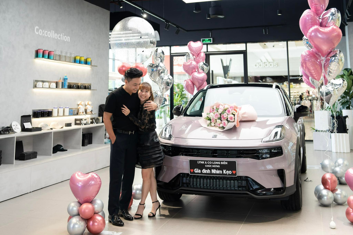 Diễn viên Hồng Đăng tậu xe mới đúng ngày sinh nhật. Ảnh: FB Lê Hồng Đăng