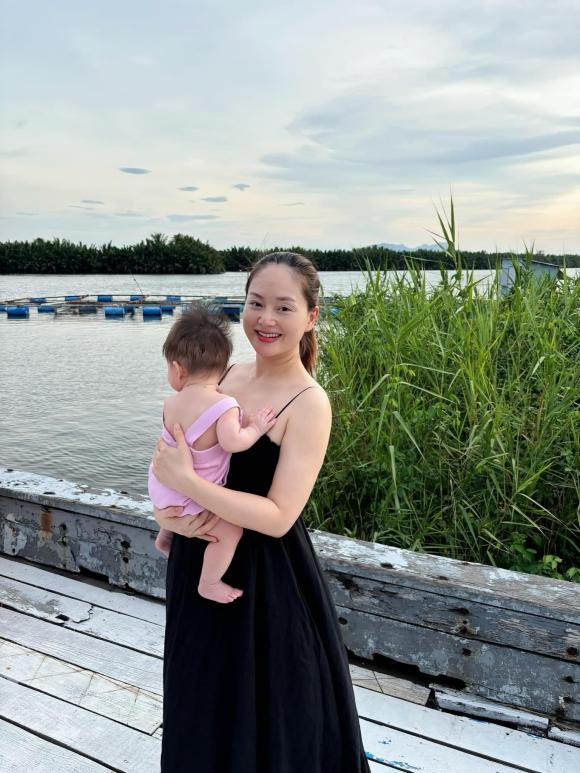 Lan Phương tận hưởng cuộc sống làm mẹ bỉm sữa. Vì bận rộn nên nữ diễn viên chưa thể trở lại ngay với các vai diễn trên truyền hình. Ảnh: FB Lan Phuong Nguyen