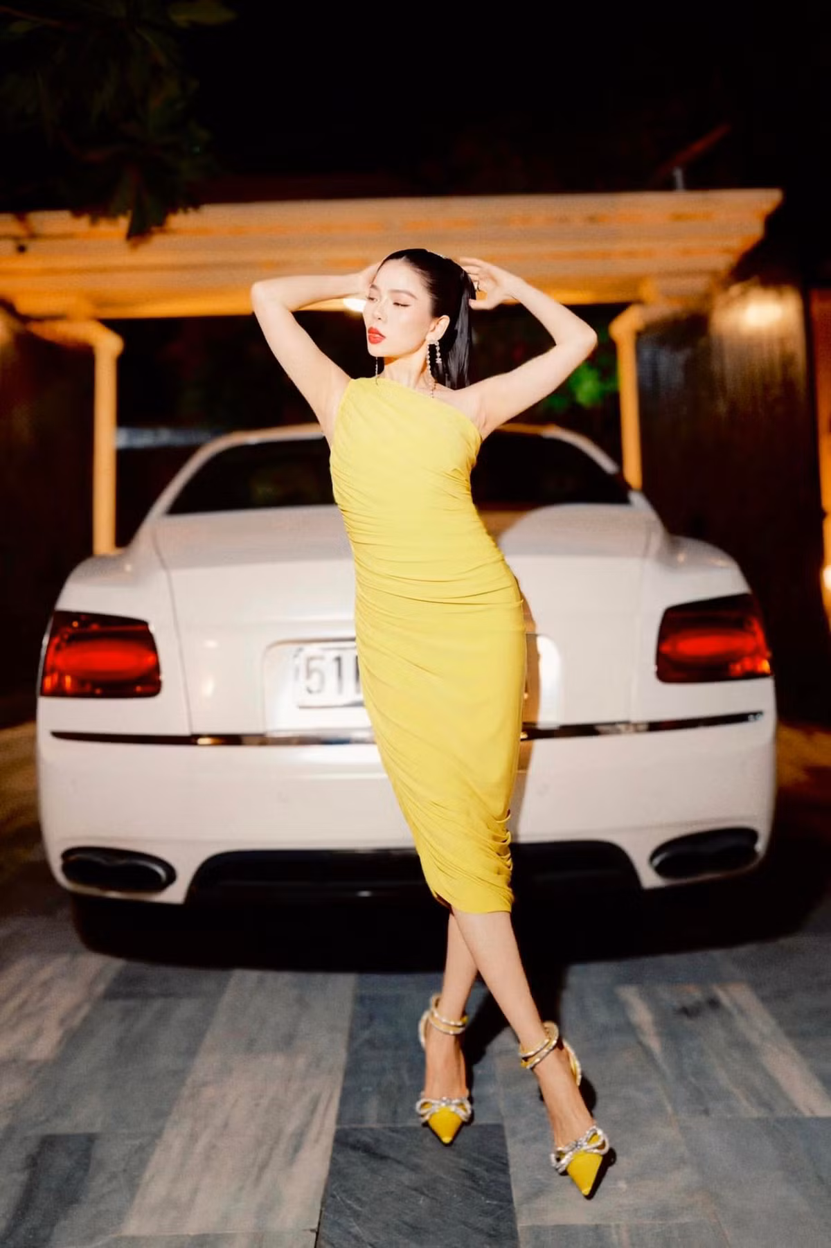 "Chỉ cần ta hiểu mình cần gì. Sự chân thành và yêu thương là nguồn sống, thế nên hãy luôn dũng cảm soi chiếu vào chính mình để sống thật hạnh phúc, phải thật hạnh phúc", Lệ Quyên triết lý. Ảnh: FB Lệ Quyên