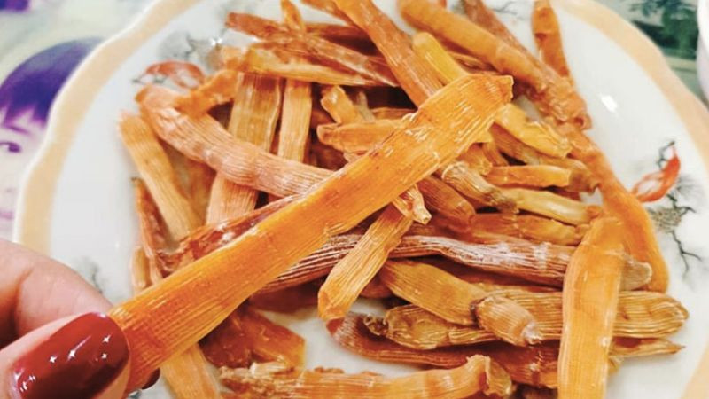 Sá sùng là một loại hải sản đặc biệt, chỉ có ở một số vùng biển nhất định. Tại Cam Ranh, sá sùng được chế biến thành nhiều món ăn hấp dẫn như sá sùng nướng, sá sùng xào... Ảnh: Bách hoá Xanh