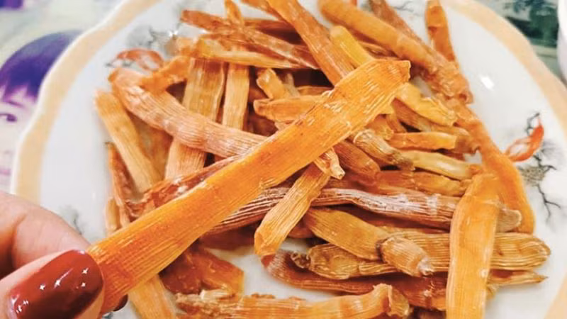 Sá sùng là một loại hải sản đặc biệt, chỉ có ở một số vùng biển nhất định. Tại Cam Ranh, sá sùng được chế biến thành nhiều món ăn hấp dẫn như sá sùng nướng, sá sùng xào... Ảnh: Bách hoá Xanh