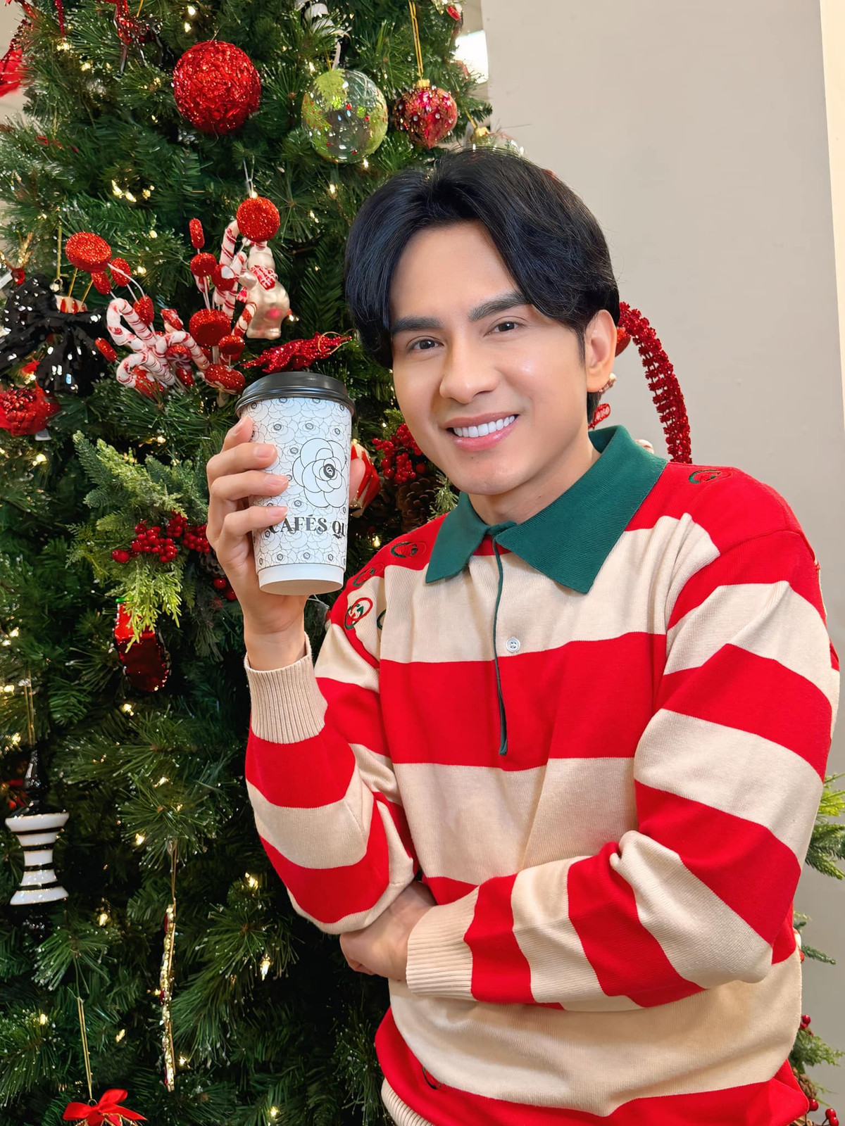 Đan Trường được khen "lão hoá ngược" khi ngày càng trẻ trung. Nhiều khán giả không tin anh đã gần 50 tuổi. Ảnh: FB Dan Truong Pham