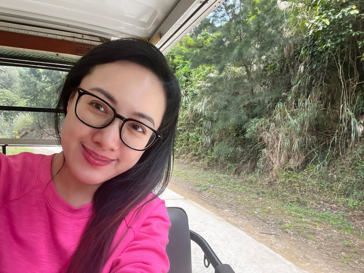 Trong đời thực, BTV Hoài Anh có nhan sắc đằm thắm, ngọt ngào, phong cách nền nã và dịu dàng.