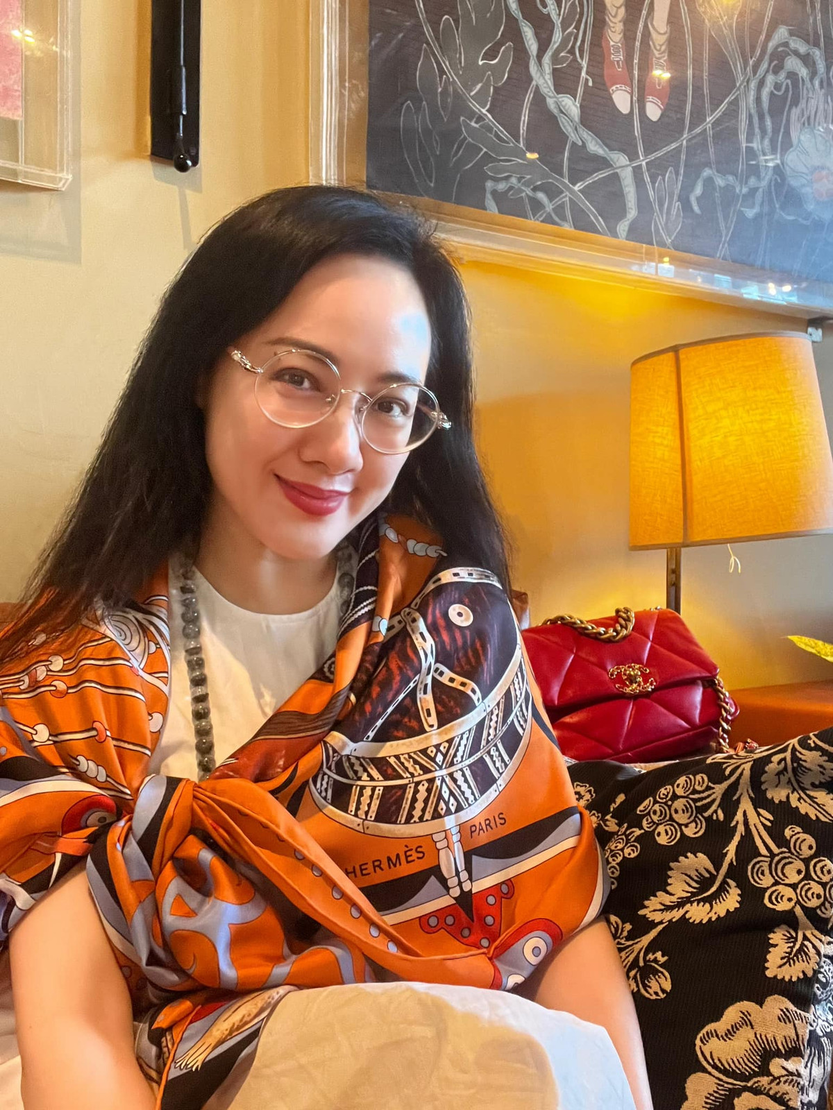 Dù ở phong cách nào, BTV Hoài Anh cũng nhận được "cơn mưa" lời khen từ người hâm mộ bởi nhan sắc xinh đẹp.